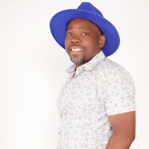 Meet your Posher, Cesar - Picture 1 of 1